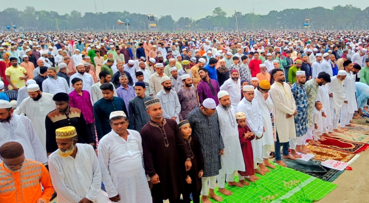 গোর-এ শহীদ বড় ময়দানে ঈদের নামাজ পড়লেন ৩ লক্ষাধিক মুসল্লি